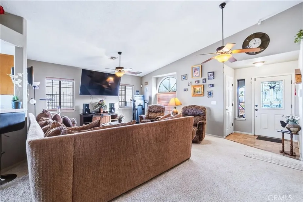 1348 Redwood Needles, CA 92363