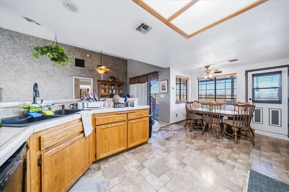 1348 Redwood Needles, CA 92363