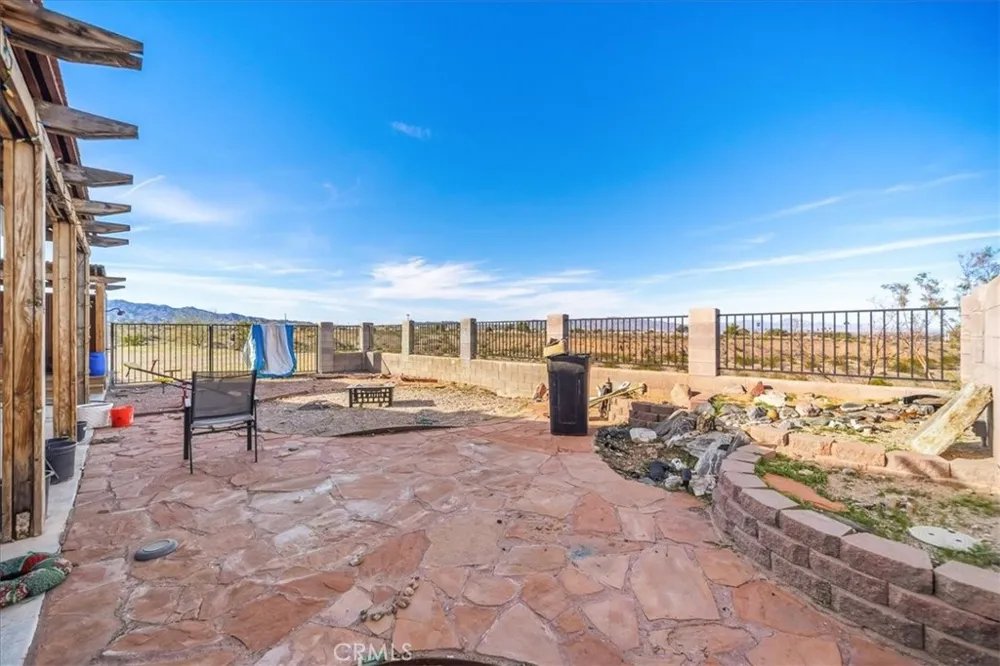 1348 Redwood Needles, CA 92363