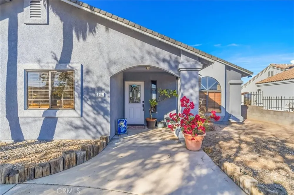 1348 Redwood Needles, CA 92363