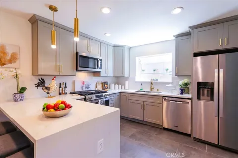 2516 E Quincy