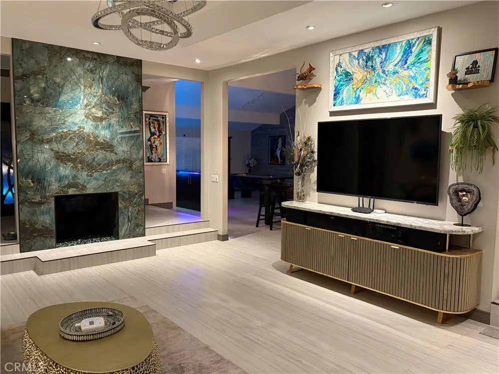 375 S Via Montanera Anaheim Hills, CA 92807