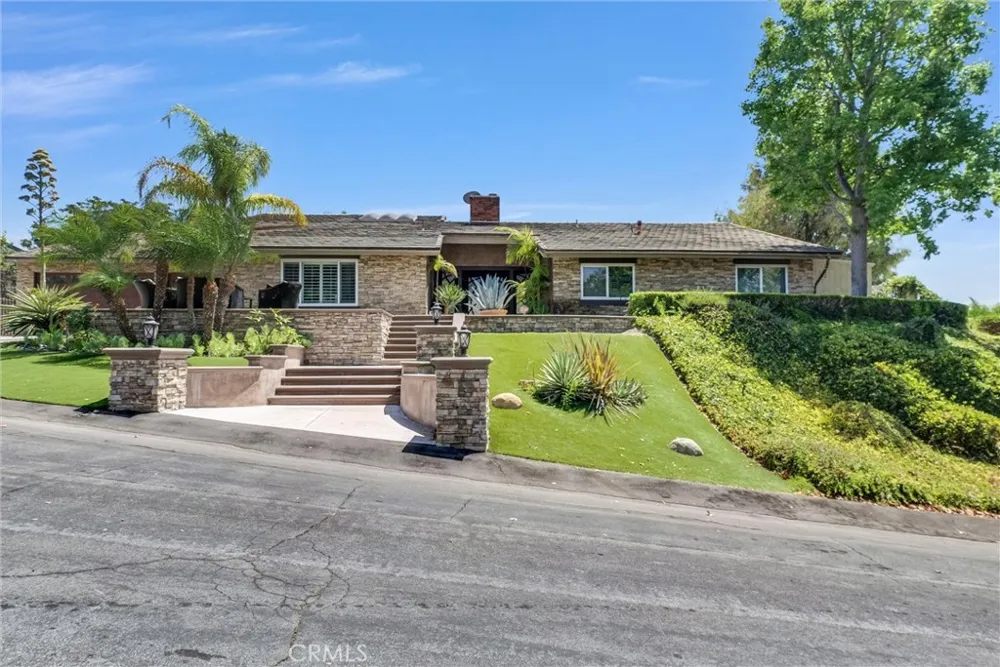 375 S Via Montanera Anaheim Hills, CA 92807