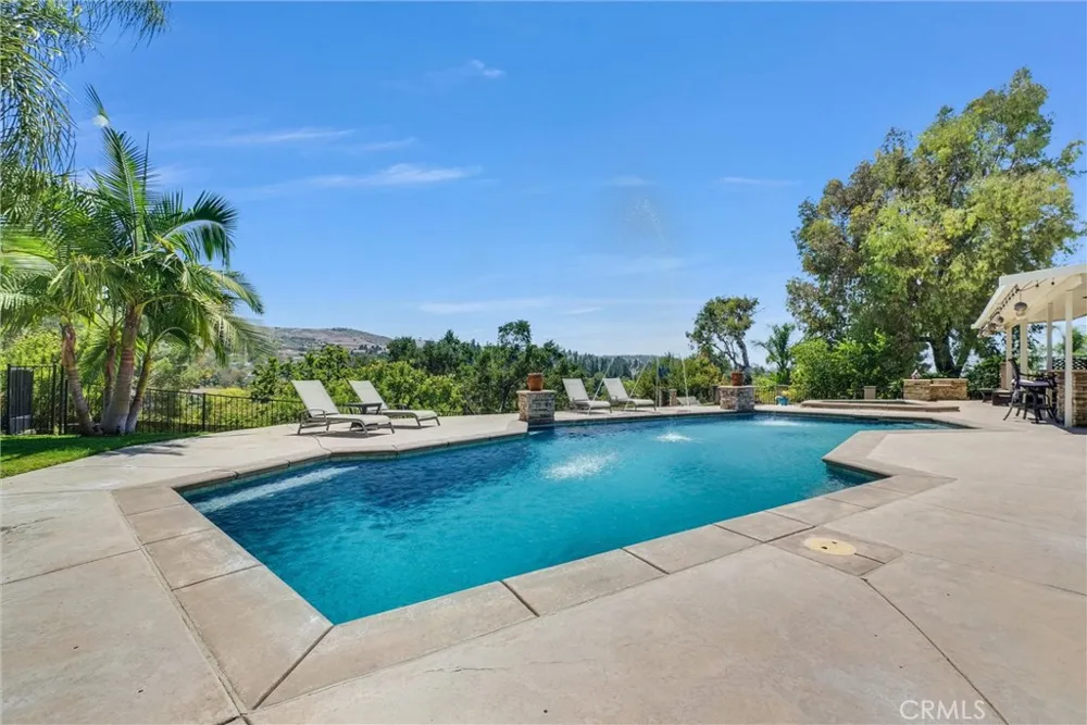 375 S Via Montanera Anaheim Hills, CA 92807