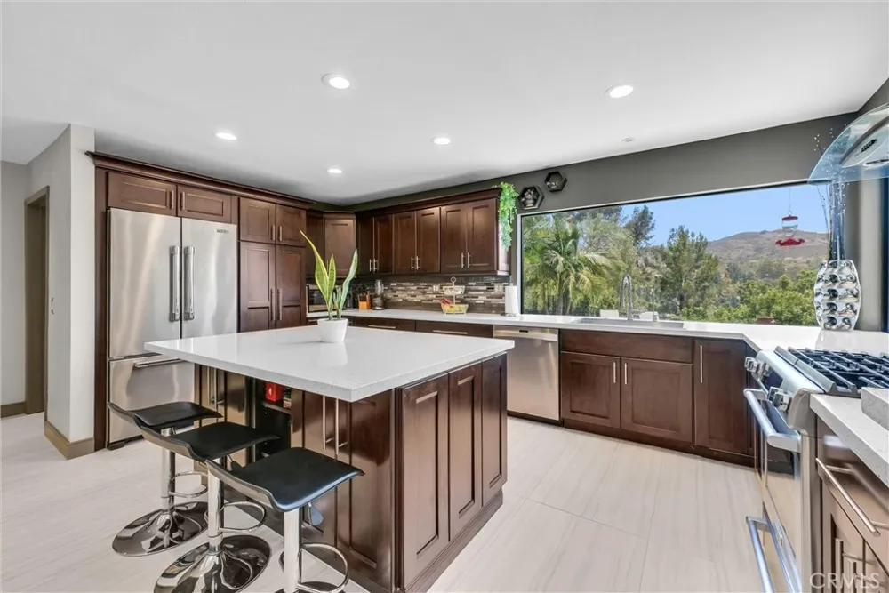 375 S Via Montanera Anaheim Hills, CA 92807