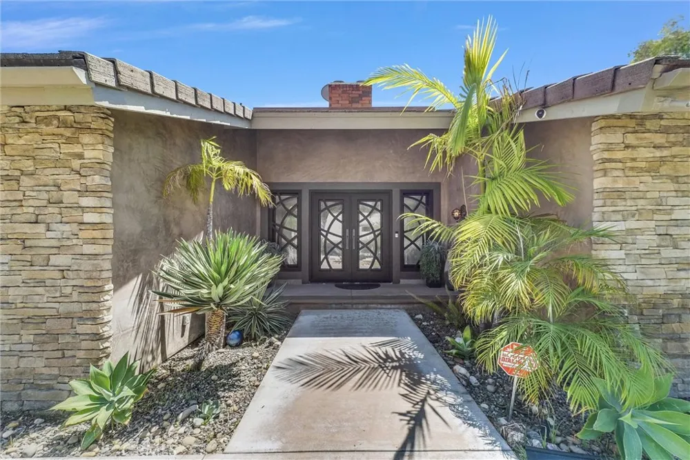 375 S Via Montanera Anaheim Hills, CA 92807