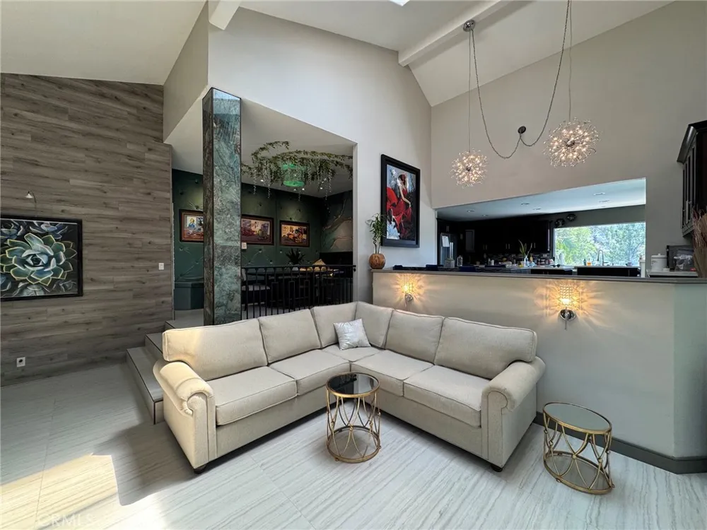 375 S Via Montanera Anaheim Hills, CA 92807