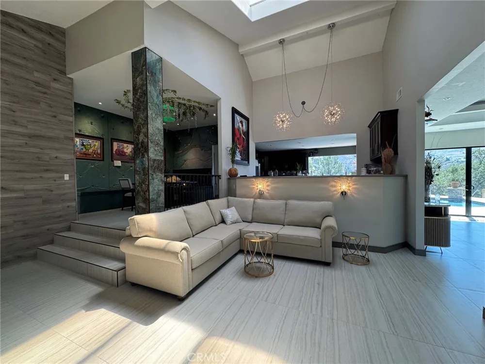 375 S Via Montanera Anaheim Hills, CA 92807