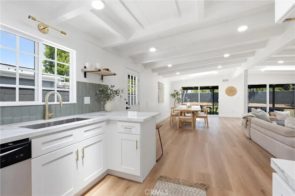 14372 Livingston Tustin, CA 92780