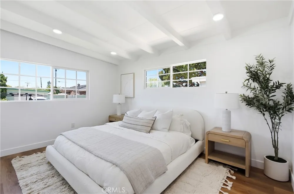 14372 Livingston Tustin, CA 92780