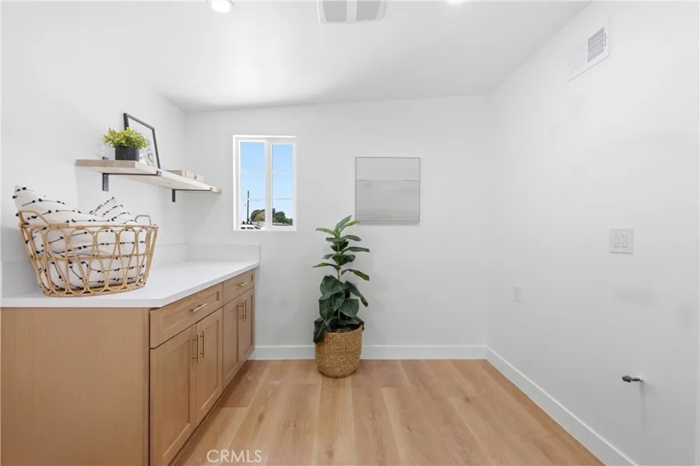 14372 Livingston Tustin, CA 92780