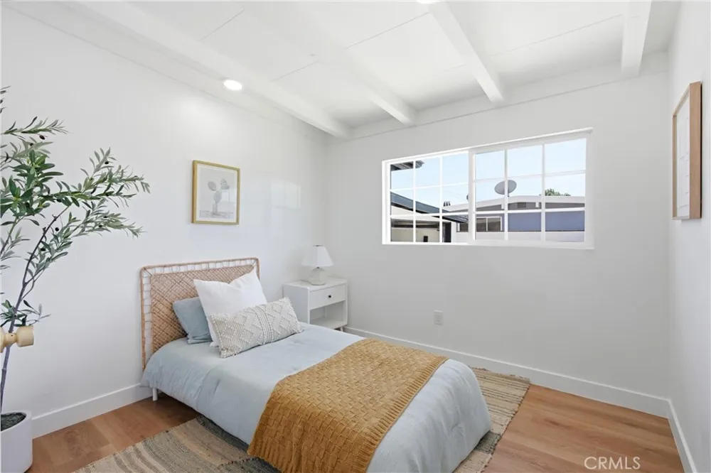 14372 Livingston Tustin, CA 92780