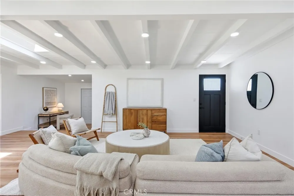 14372 Livingston Tustin, CA 92780