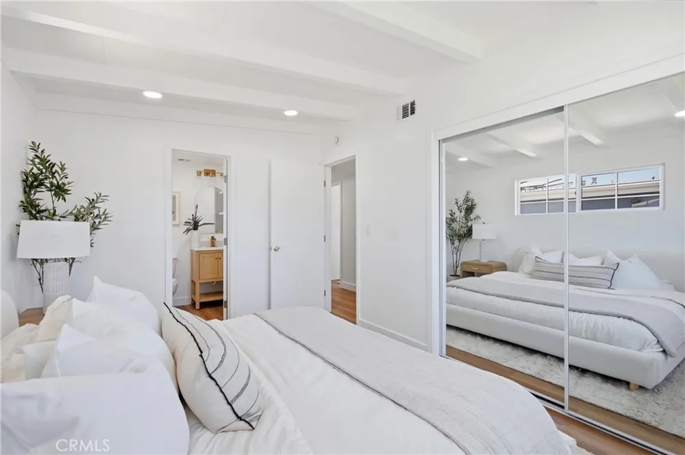 14372 Livingston Tustin, CA 92780