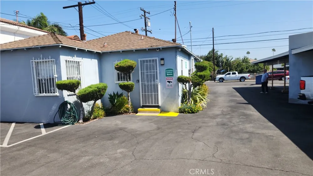 5029 Santa Ana Cudahy, CA 90201
