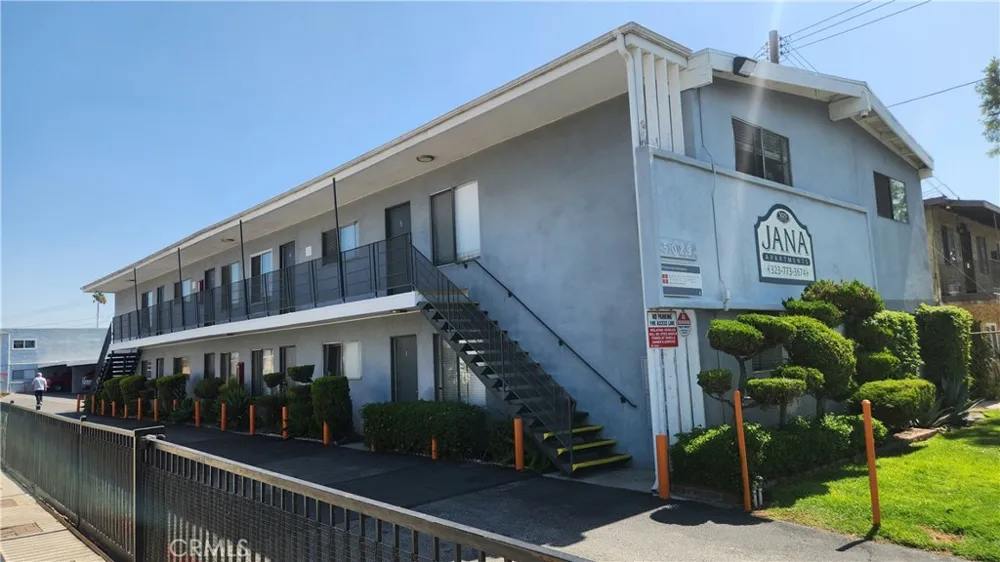 5029 Santa Ana Cudahy, CA 90201