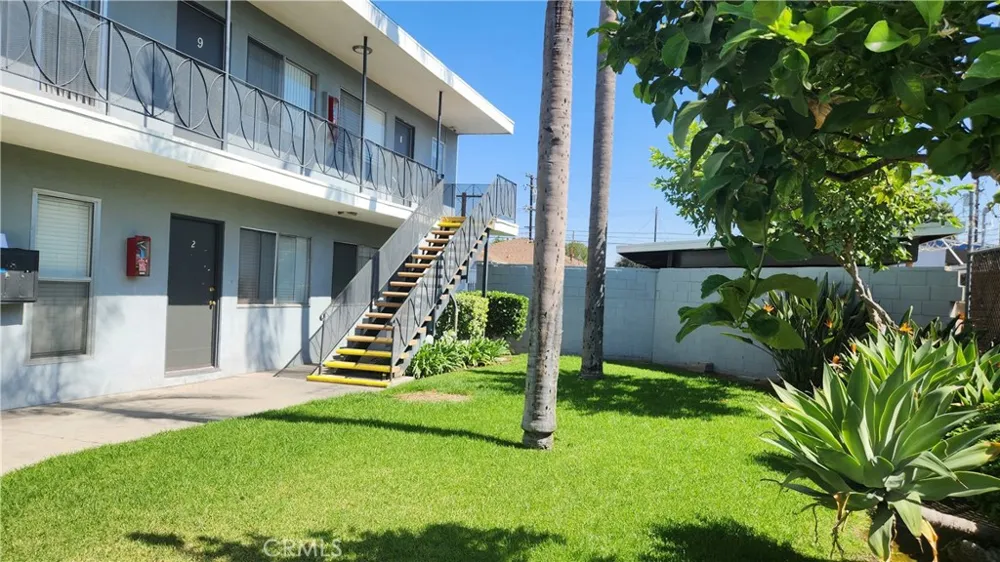 5029 Santa Ana Cudahy, CA 90201