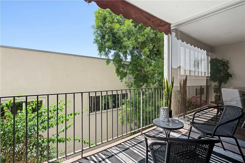 1539 Laurel Avenue #202 Los Angeles, CA 90046