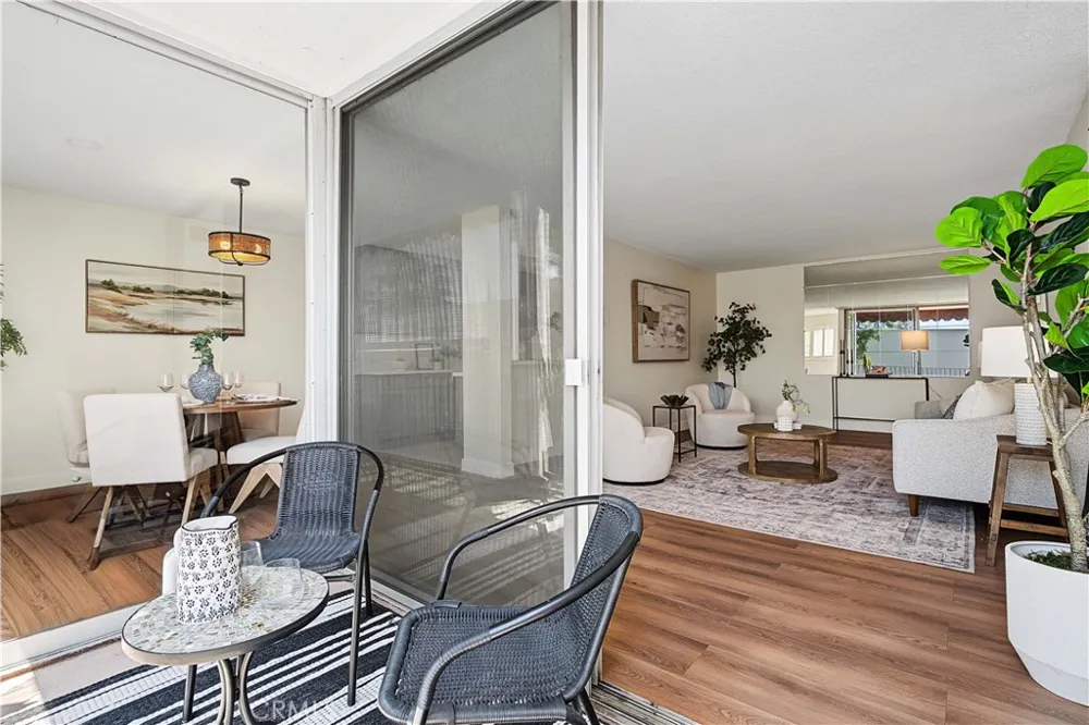1539 Laurel Avenue #202 Los Angeles, CA 90046