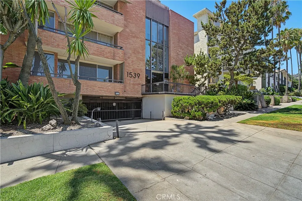 1539 Laurel Avenue #202 Los Angeles, CA 90046