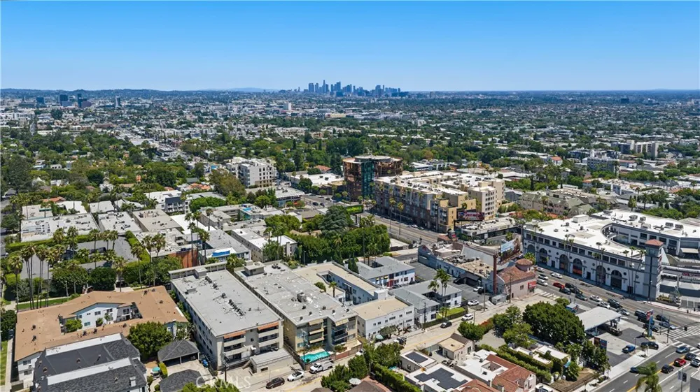 1539 Laurel Avenue #202 Los Angeles, CA 90046