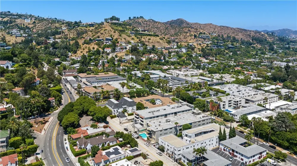 1539 Laurel Avenue #202 Los Angeles, CA 90046