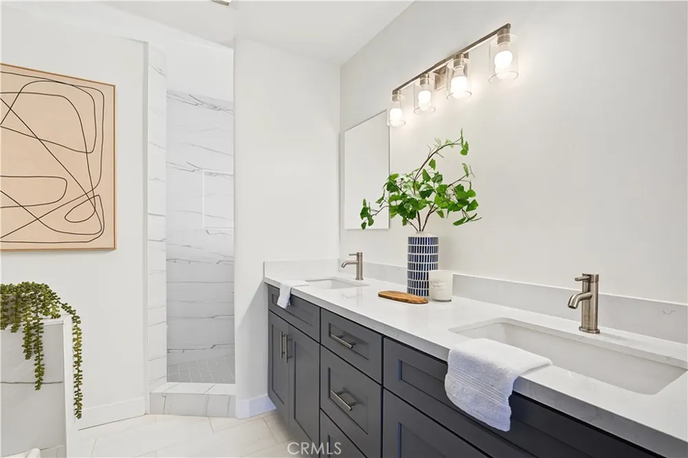 1539 Laurel Avenue #202 Los Angeles, CA 90046