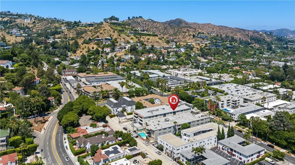 1539 Laurel Avenue #202 Los Angeles, CA 90046