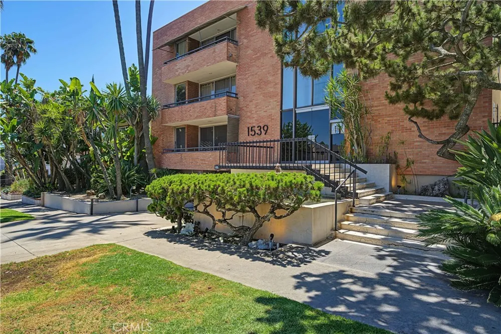 1539 Laurel Avenue #202 Los Angeles, CA 90046