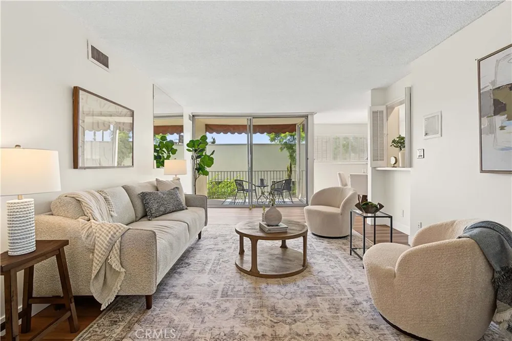 1539 Laurel Avenue #202 Los Angeles, CA 90046