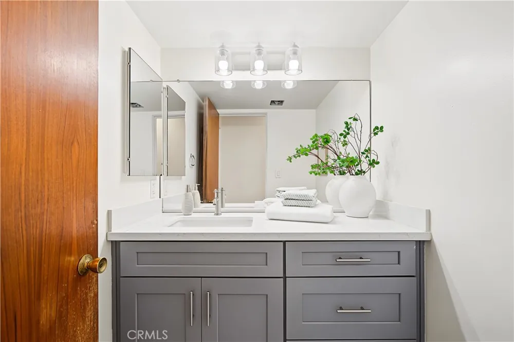 1539 Laurel Avenue #202 Los Angeles, CA 90046
