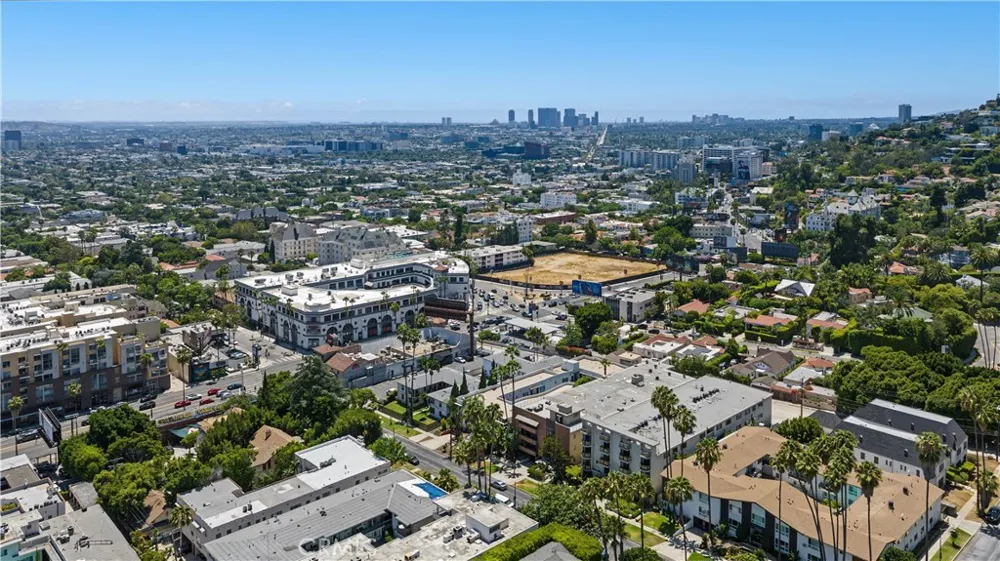1539 Laurel Avenue #202 Los Angeles, CA 90046