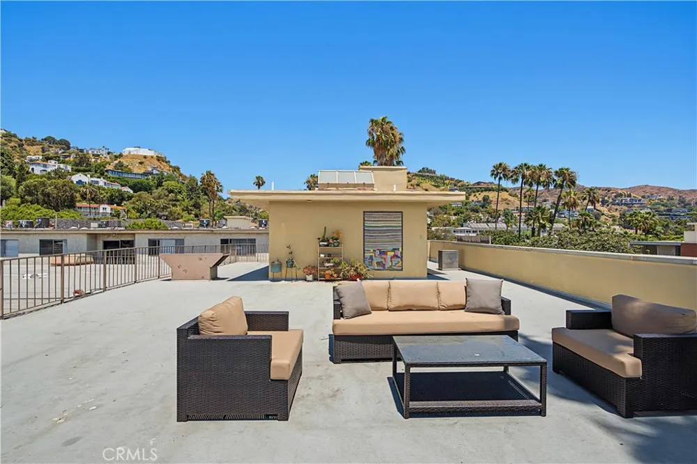 1539 Laurel Avenue #202 Los Angeles, CA 90046