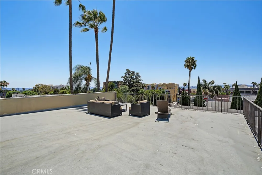 1539 Laurel Avenue #202 Los Angeles, CA 90046