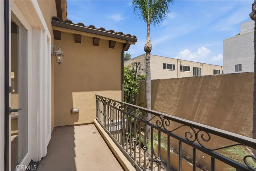520 Elena #B Redondo Beach, CA 90277