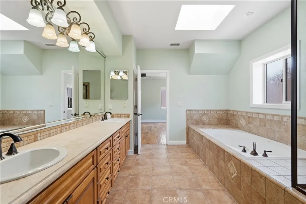 520 Elena #B Redondo Beach, CA 90277