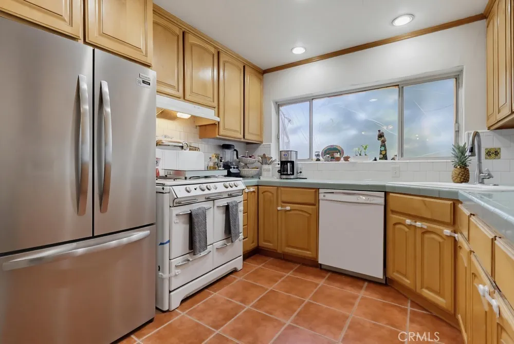 3166 S Sepulveda Boulevard #6 Los Angeles, CA 90034