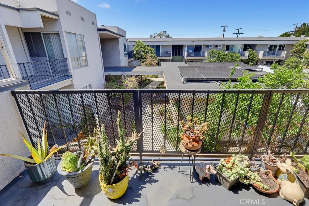 3166 S Sepulveda Boulevard #6 Los Angeles, CA 90034