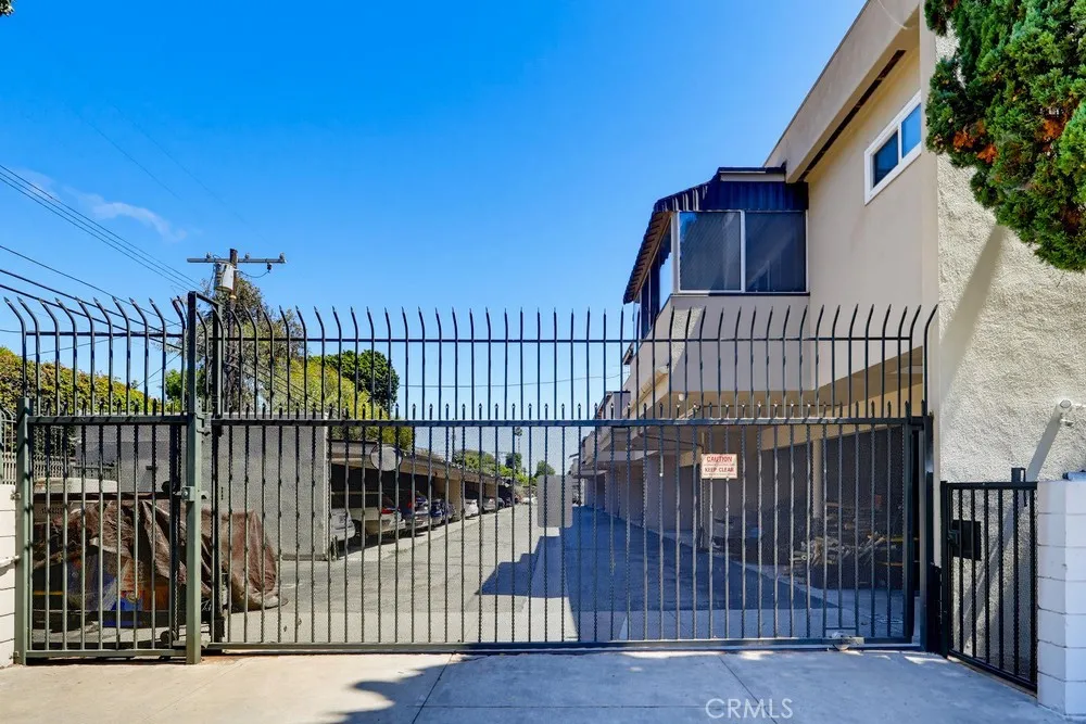 3166 S Sepulveda Boulevard #6 Los Angeles, CA 90034