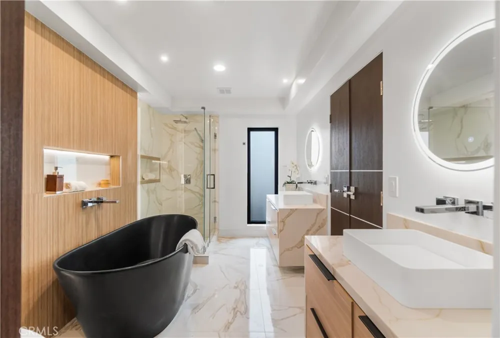 214 El Porto Street Manhattan Beach, CA 90266