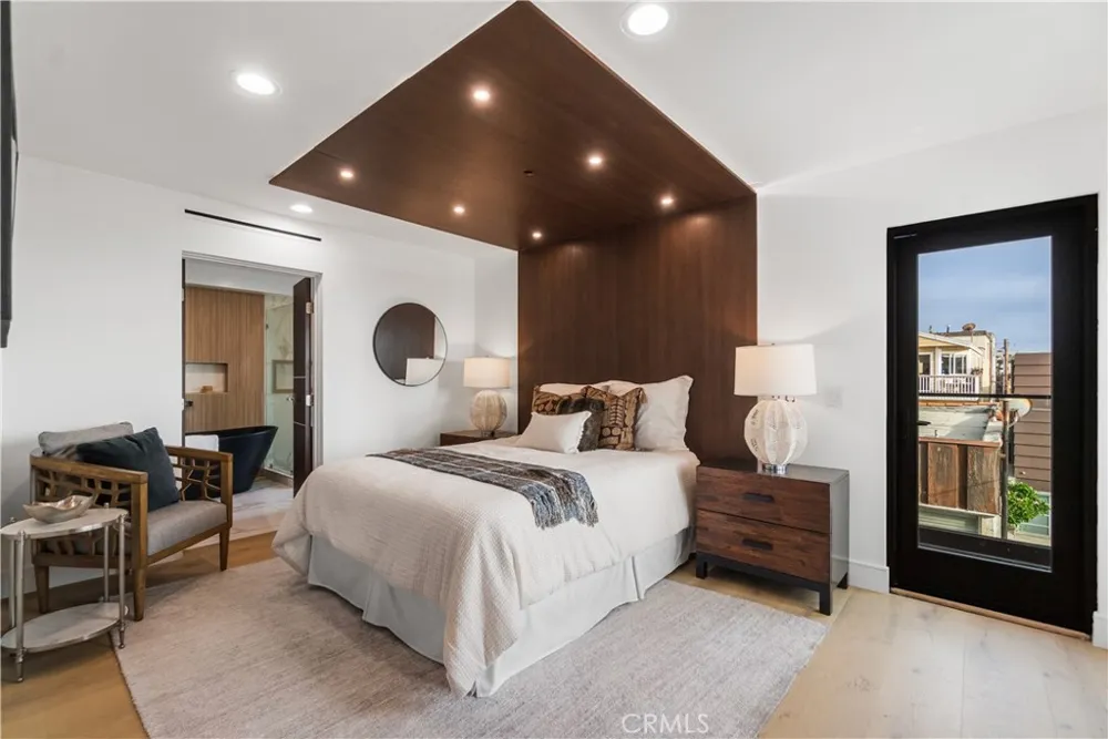 214 El Porto Street Manhattan Beach, CA 90266