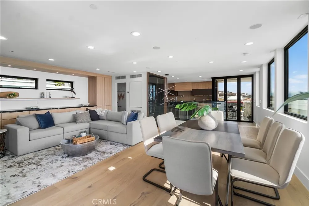 214 El Porto Street Manhattan Beach, CA 90266