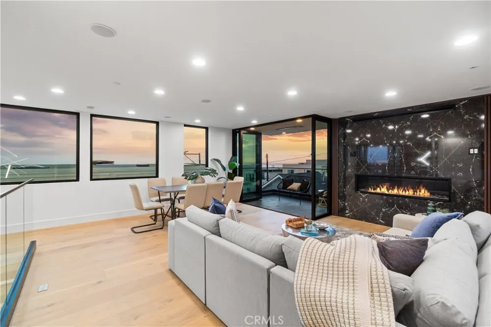 214 El Porto Street Manhattan Beach, CA 90266