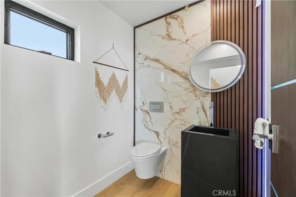 214 El Porto Street Manhattan Beach, CA 90266