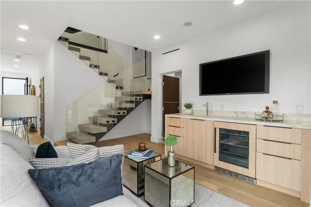 214 El Porto Street Manhattan Beach, CA 90266