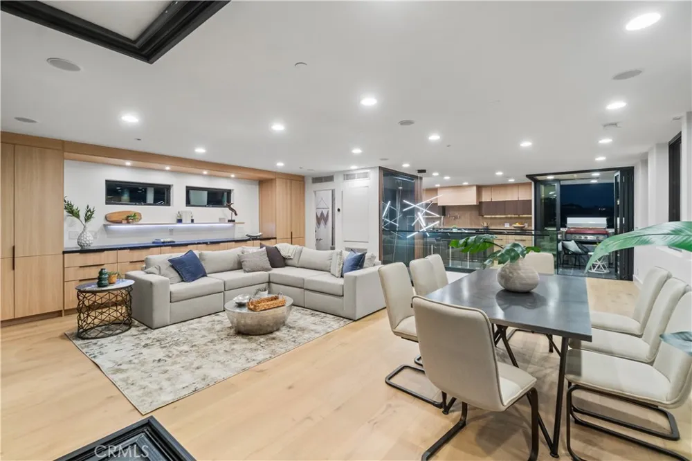 214 El Porto Street Manhattan Beach, CA 90266