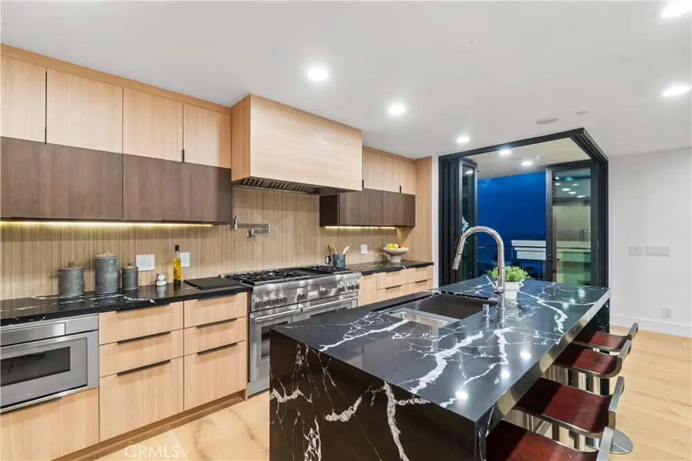 214 El Porto Street Manhattan Beach, CA 90266