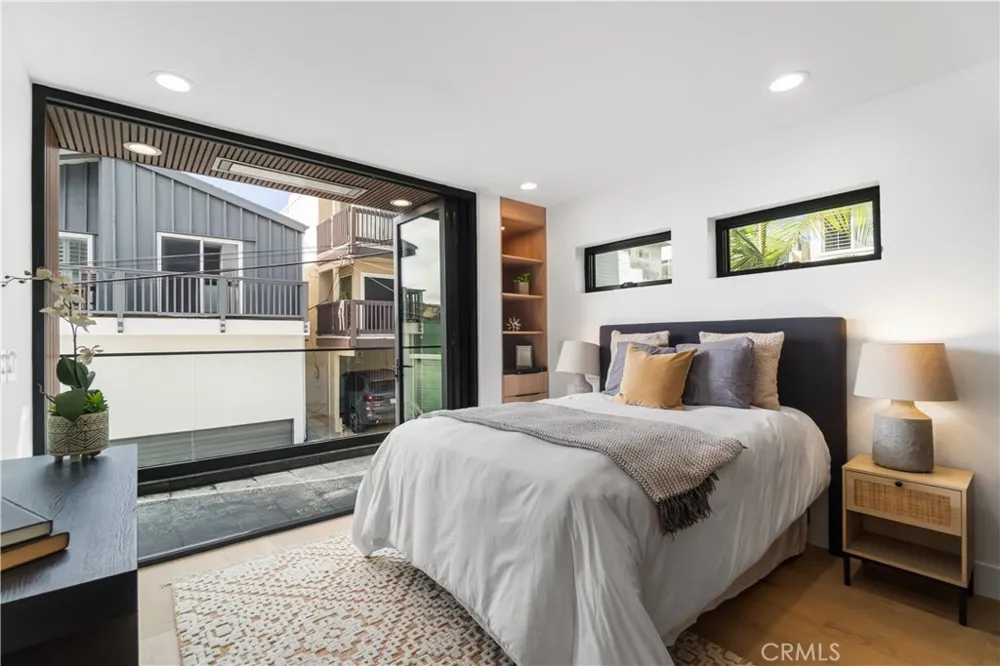 214 El Porto Street Manhattan Beach, CA 90266
