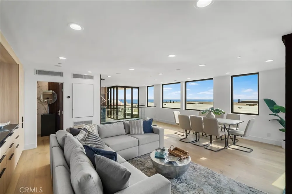 214 El Porto Street Manhattan Beach, CA 90266