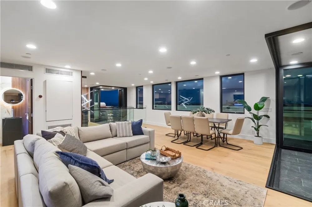 214 El Porto Street Manhattan Beach, CA 90266